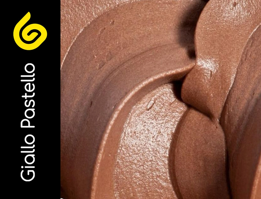 Esempio di applicazione del colore Mocha Mousse negli interni - Giallo Pastello Interior Design