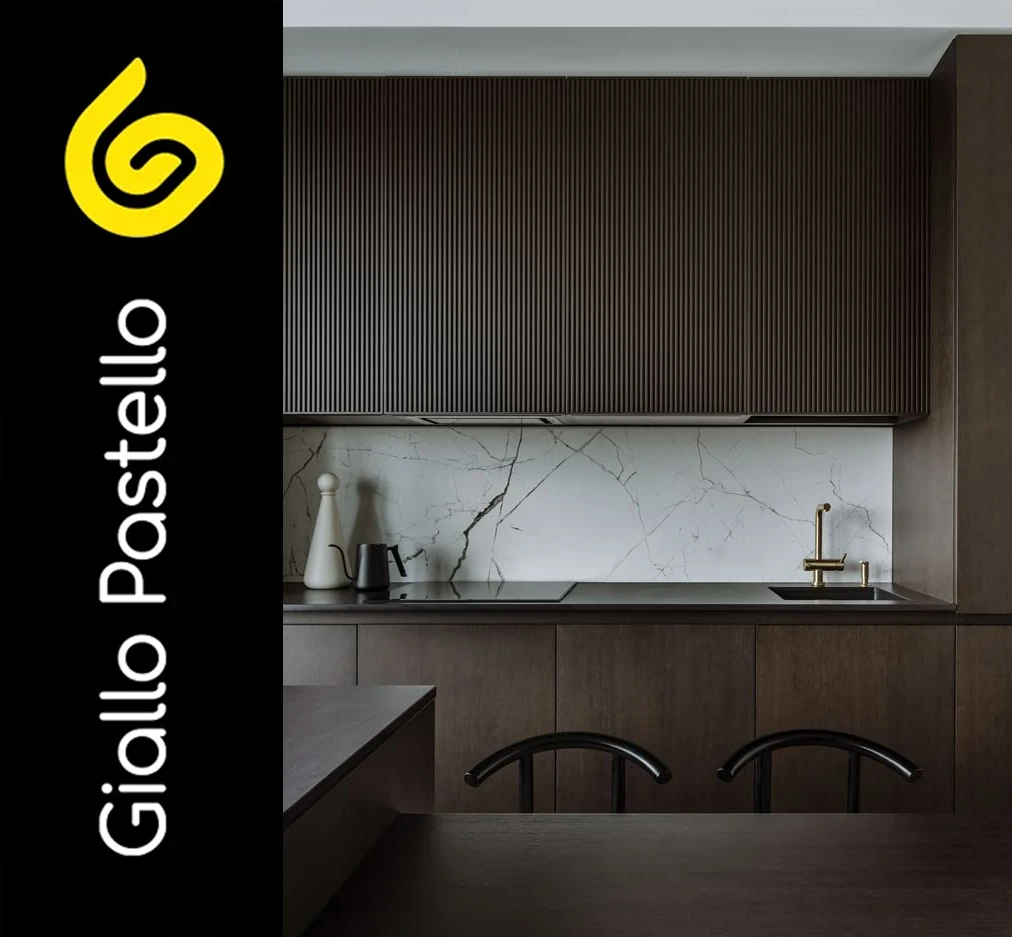 Giallo Pastello Interior Design Brescia - Ristrutturare la cucina - Cucina moderna con illuminazione calda